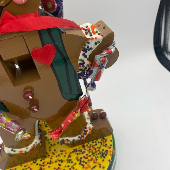 Nanette Hilton Christmas Gingerbread Man Nutcracker 11.25" sprinkles & Lollipops - Picture 6 of 16